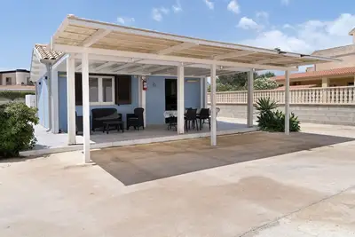Image de Casa Azzurra Beach face à la mer avec accès direct à la plage