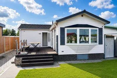Image de Vacation home right on the water with a private dock | Lemmer | Dogs welcome