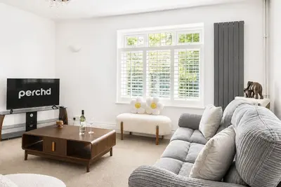 Image de Stylish Canterbury House: Garden, Pet-Friendly