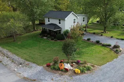 Image de Maple Springs Farm with 100 acres and event space