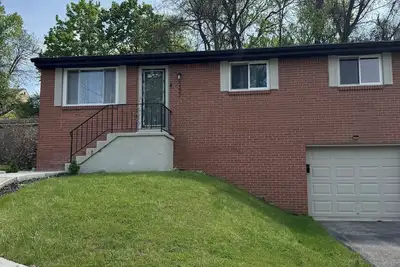 Image de Maison 3 chambres dans un Pittsburgh accueillant avec fraîcheur climatisée