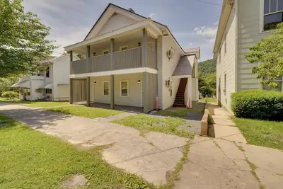 Image de Walk to Dtwn Hinton: 2 Historic District Studios!