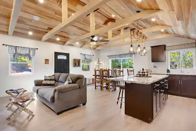 Image de Adorable 2-bedroom farmhouse in charming Placerville