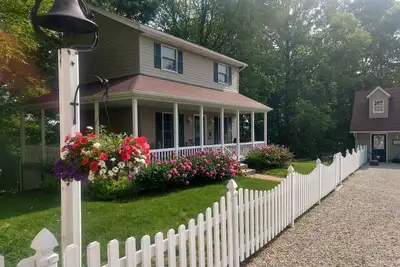 Image de This secluded guesthouse with vineyard views could be your ultimate getaway.