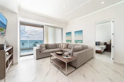 Image de R401 Encantame Soleil – Stunning 3br Condo with Beachside Views and Spacious Balcony