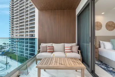 Image de Encantame Soleil studio with king bed, 1 bath, for up to 2 adults.