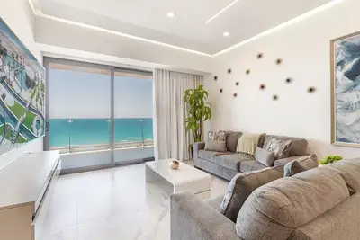 Image de Stunning 2 bedroom High Floor Retreat at Encantame Soleil!