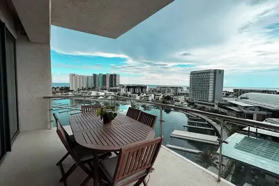 Image de Top · Puerto Cancún · Café et balcon face aux yachts