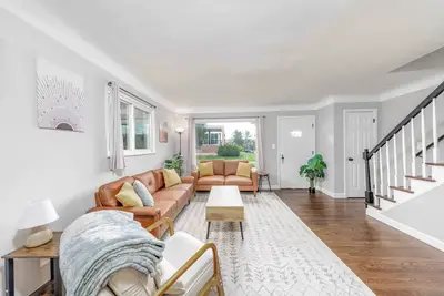 Image de « The Eton Townhouse » Condo De Luxe 3 Chambres En Centre-Ville