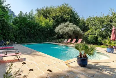 Stunning home in Robion