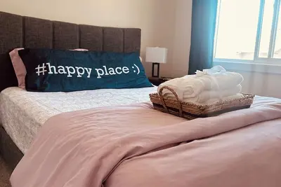 Image de Guest Suite • Bed • Living • Bath” ⭐