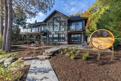 Image de Lakefront Muskoka retreat w/ sauna, kayaks & fire pit. Relax, unwind & explore!