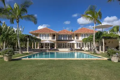 Arrecife 25 – Spacious Villa with Golf Views