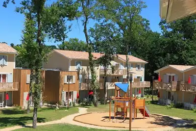 Image de Piscines & tennis sur place | Terrasse privée