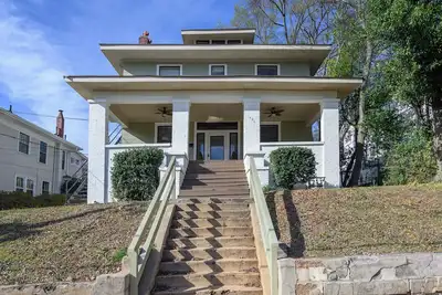 Image de Vulcan Heights - Maison Historique avec Touches Modernes