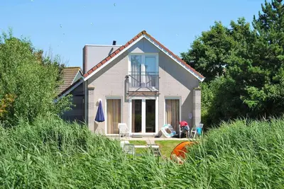 Image de Bungalow confortable pour 4 personnes avec ponton