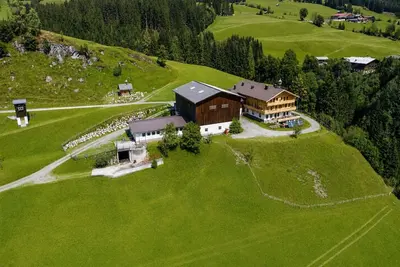 Image de Appartement élégant avec vue sur la montagne