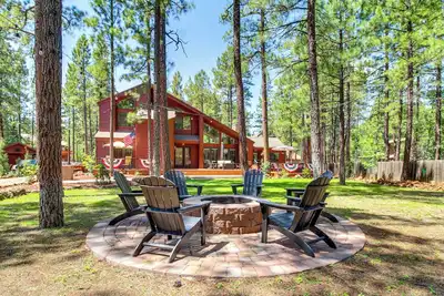 Image de Deck, Fire Pit, Hot Tub! Pinetop Family Cabin