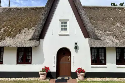 Image de Vacation in a Historic Frisian House – Charming 4-Room Apartment for 5 People