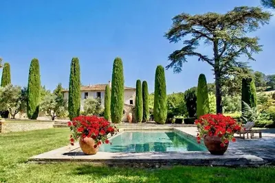 Image de Bastide 1820 - bastide avec piscine, 30 ha d’oliveraie, près de Lourmarin