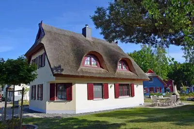 Image de Luxurious thatched-roof vacation home, about 500 m from the sandy beach, with a fireplace and sauna