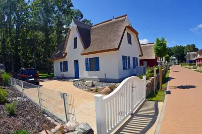 Image de Vacation home with a fireplace and sauna, about 500 meters from the sandy beach; pets welcome