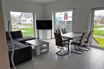 Image de Modern vacation rental with a fireplace, about 1, 300 meters from the sandy beach, 2 bedrooms, sleeps up to 5 people