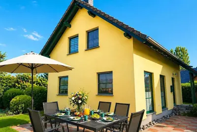 Image de Quiet, central location, about 400 meters from the Baltic Sea beach, 3 bedrooms, sleeps up to 8 people