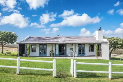 Image de Dormer - 2 bedroom cottage in charming Stanford for a relaxing stay with eggs!