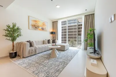 Image de Stylish 2br Beachfront Retreat with Dubai Harbour Views, Private Beach Access