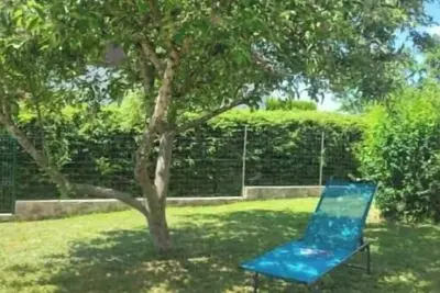 Image de Charmes à Changey – Maison de vacances rénovée avec jardin et vue sur le lac