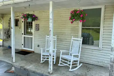 Image de 1-bedroom cottage in charming Meadowview established in 1908