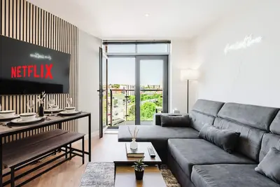Image de Serene family-friendly apt | Balcony & city views | Sleeps up to 8