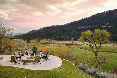 Image de Stylish 4br Fairway Cabin w/ Golf Views + Hot Tub