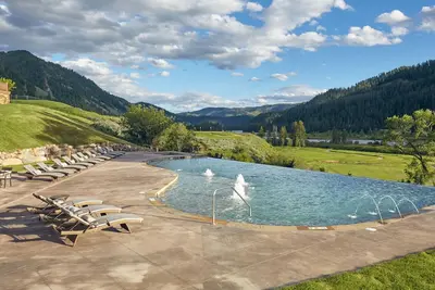 Image de Elegant 2br Cabin w/ Golf Views + Hot Tub & Bbq