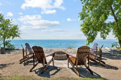 Image de Luxury Lakefront Retreat | Private Beach | Hot Tub | Sauna | Watercrafts