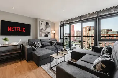 Image de 10th Floor City Centre Views | Stylish Apartment Leeds Sleeps 8