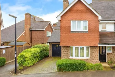 Image de Luxury & Spacious Refurbished 3-Bed Guildford Home with Garden & London Links