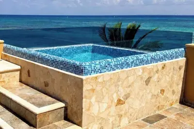 Image de Condo de Luxe en Bord de Mer 3ch avec Grande Terrasse, Piscine Privée & Vue Océan