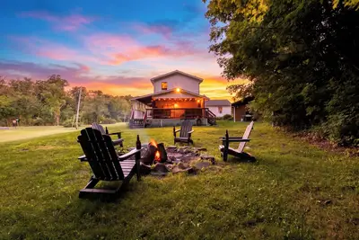 Image de Firepit + Grill + Chef Kitchen | Creek + Waterfalls | Ohana Nature Escape