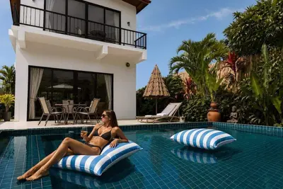 Image de Beachside Villa • Pool • 2 Suites • Steps to Beach