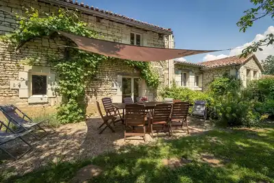 Image de Gîte « L’écurie » avec piscine partagée, terrasse privée et Wi-Fi