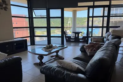 Image de Spacious 3-bedroom beach apartment in gorgeous Durban's Point waterfront with Ac