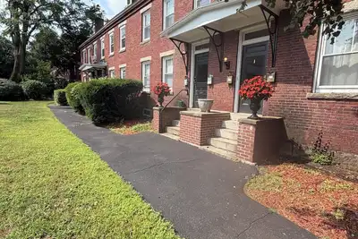 Image de Gorgeous 2-bedroom condo with Rooftop deck in downtown Manchester