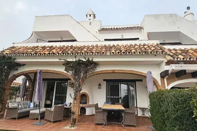 Image de Exclusive maison mitoyenne, située à proximité de la plage et des commerces
