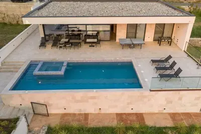 Villa Wakero with Heated Private Pool