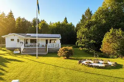 Image de La dernière maison au bord de la forêt, avec cuisine extérieure et lac de baignade