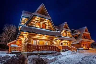 Image de Maison confortable de style montagnard avec