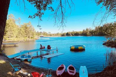 Image de Muskoka Waterfront Cottage - Hot Tub & Sauna