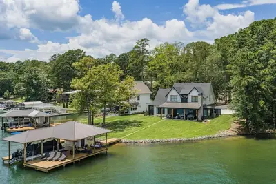 Image de Luxury Lake Martin Retreat w Dock & Lake Views!